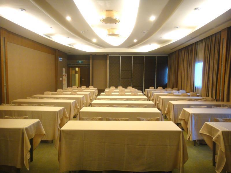 First Hotel Taipei Exterior photo